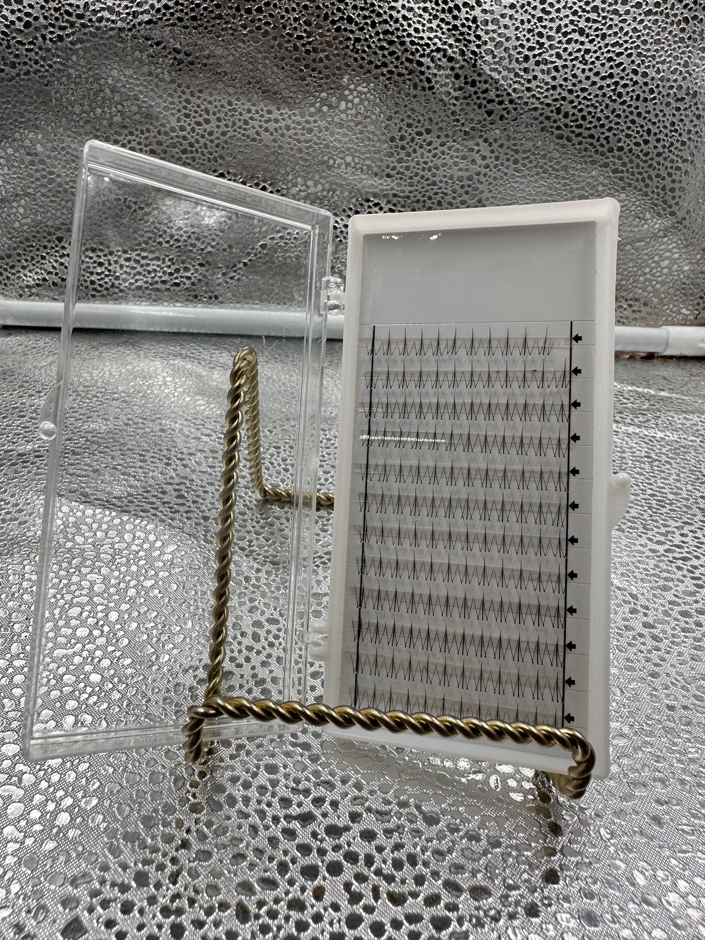 DIY Cluster Bottom Lash Trays