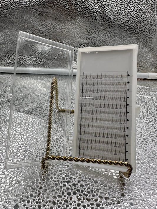 DIY Cluster Bottom Lash Trays