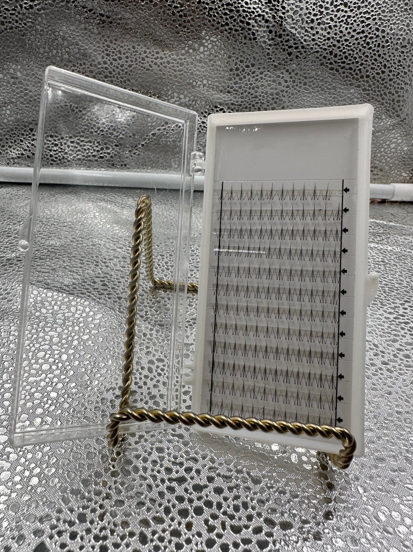 DIY Cluster Bottom Lash Trays